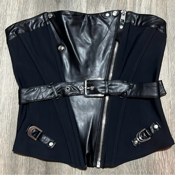 Black Corset with Belt and Zipper - Picture 5 of 17